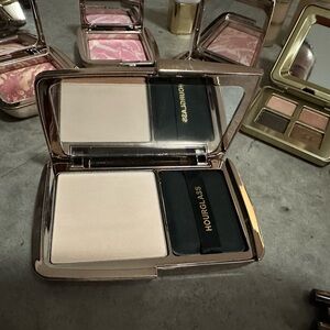 Hourglass Pressed Powder - Light Transcluscent